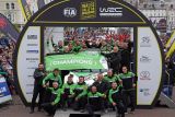 Mise splněna: tovární posádka ŠKODA Kalle Rovanperä a Jonne Halttunen vybojovala na Britské rallye ve Walesu mistrovské tituly ve WRC 2 Pro