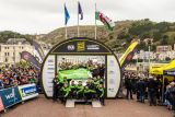 Mise splněna: tovární posádka ŠKODA Kalle Rovanperä a Jonne Halttunen vybojovala na Britské rallye ve Walesu mistrovské tituly ve WRC 2 Pro
