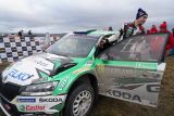 Švédská rallye: Lindholm se soukromým vozem ŠKODA bojuje o vítězství ve WRC3 – Solberg je při svém debutu aktuálně třetí