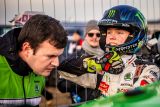 Švédská rallye: Lindholm se soukromým vozem ŠKODA bojuje o vítězství ve WRC3 – Solberg je při svém debutu aktuálně třetí