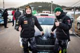 Švédská rallye: Lindholm se soukromým vozem ŠKODA bojuje o vítězství ve WRC3 – Solberg je při svém debutu aktuálně třetí