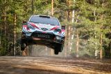Švédská rallye: Evans s Toyotou Yaris WRC ovládl závod, tři Toyoty na prvních čtyřech pozicích