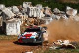 Toyota zažila kamenitý víkend na Rallye Akropolis, náskok udržuje