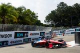 Tým Citroën Racing získává své první vítězství ve Formuli E a ujímá se vedení šampionátu