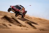 Rallye Dakar 2026: Soutěžní tým TOYOTA GAZOO Racing prokázal odolnost i rychlost v popředí závodního pole
